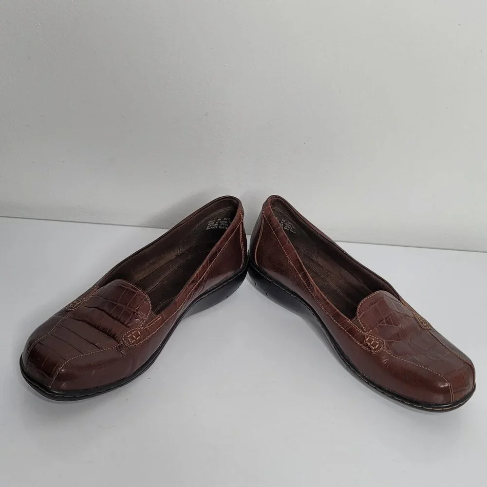 Clarks Bendable Womens 9 Bayou‎ Two Leather Slip On Croc Print Loafer Shoes